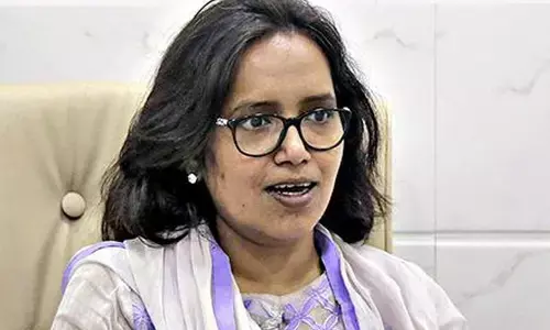 धन आवंटित करने का आरोप,  मुंबई कांग्रेस अध्यक्ष वर्षा गायकवाड़ की याचिका खारिज