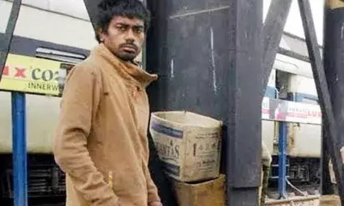 रेलवे स्टेशन पर भीख मांगने वाला यह भिखारी है करोड़ों की संपत्ति का मालिक, पांच खातों में बैंक बैलेंस देख उड़ जाएंगे आपके होश ! रेलवे स्टेशन पर भीख मांगने वाला यह भिखारी है करोड़ों की संपत्ति का मालिक, पांच खातों में बैंक बैलेंस देख उड़ जाएंगे आपके होश !