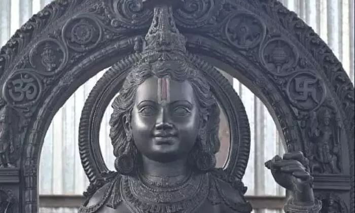 एक ओर हनुमान दूसरी ओर गरुण, मत्स्य और वामन सहित भगवान विष्णु के 10 अवतार, मनमोह लेगी रामलला की प्रतिमा, जानें खासियत एक ओर हनुमान दूसरी ओर गरुण, मत्स्य और वामन सहित भगवान विष्णु के 10 अवतार, मनमोह लेगी रामलला की प्रतिमा, जानें खासियत
