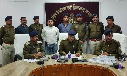 ५ देशी पिस्टल और ११ जिंदा कारतूस के साथ दो गिरफ्तार ५ देशी पिस्टल और ११ जिंदा कारतूस के साथ दो गिरफ्तार