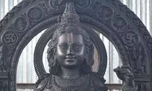 पूरी तस्वीर आना अभी बाकी, रामलला की तस्वीर लींक होने पर बोलीं मूर्तिकार की पत्नी, मूर्ति निर्माण के लिए काले पत्थर के चुनाव पर कही ये बात पूरी तस्वीर आना अभी बाकी, रामलला की तस्वीर लींक होने पर बोलीं मूर्तिकार की पत्नी, मूर्ति निर्माण के लिए काले पत्थर के चुनाव पर कही ये बात