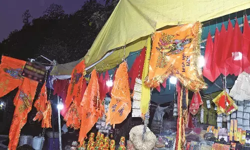 अयोध्या में प्राण-प्रतिष्ठा महोत्सव, संतरानगरी के चौक-चौराहे सजे, हुए भगवामय