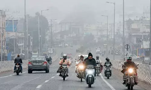 सुबह कोहरे के बीच अचानक बढ़ी सर्दी, अभी और नीचे जा सकता है पारा