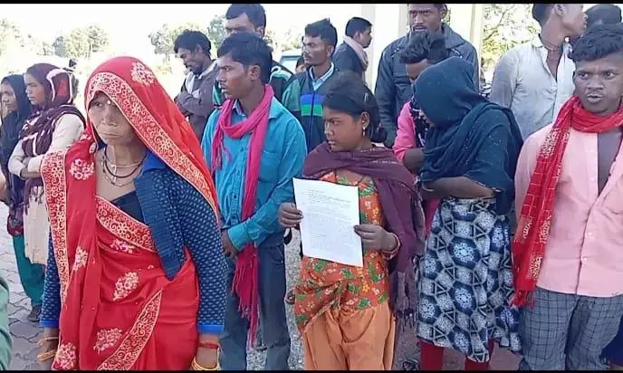 कर्नाटक और तेलंगाना में बंधक बनकर फंसे पन्ना जिले के ४५ मजदूर