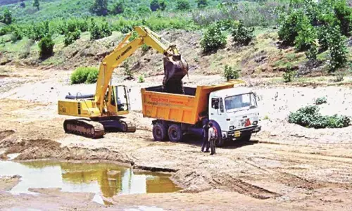 एमपीडीए की कार्रवाई - रेत माफिया कालू की तलाश, पुलिस की कई स्थानों पर दबिश एमपीडीए की कार्रवाई - रेत माफिया कालू की तलाश, पुलिस की कई स्थानों पर दबिश