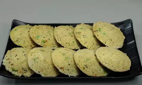 नाश्ते में बनाए स्वाद और सेहत से भरपूर बाजरे की फूली-फूली इडली नाश्ते में बनाए स्वाद और सेहत से भरपूर बाजरे की फूली-फूली इडली