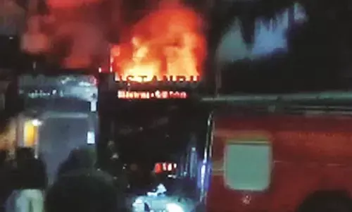 बुटिक में आग लगाने वाले अज्ञात आरोपी पर मामला दर्ज - पड़ताल में जुटी पुलिस