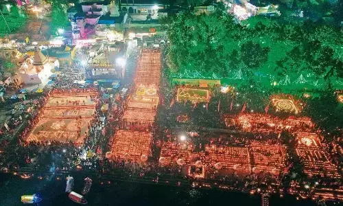 गूँजा शंखनाद, 51 हजार दीपों से जगमगाया माँ नर्मदा तट