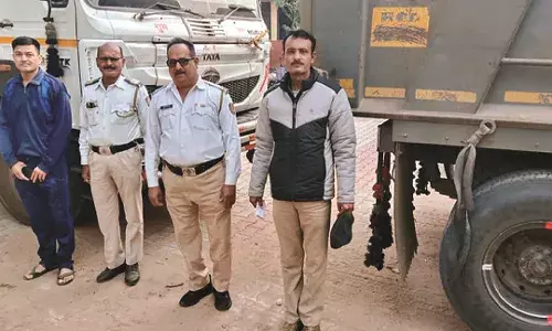 रेत से भरे दो टिप्पर भिवापुर पुलिस ने पीछा करते हुए पकड़ा , 2 आरोपी गिरफ्तार