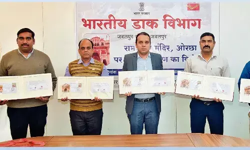 राम राजा मंदिर के आवरण का डाक विभाग ने किया विमोचन