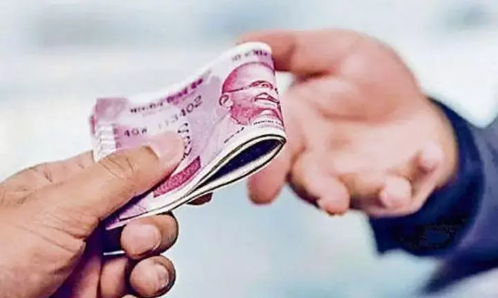 30 हजार की रिश्वत लेते हुई रंगेहाथ गिरफ्तार उपविभागीय कार्यालय का कर्मचारी
