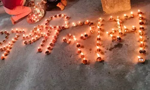 कायस्थ समाज द्वारा श्री चित्रगुप्त मंदिर में किया गया दीपदान कायस्थ समाज द्वारा श्री चित्रगुप्त मंदिर में किया गया दीपदान