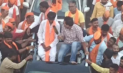 पुणे- मुंबई हाइवे पर उतरा मराठा सैलाब, 36 घंटे तक यातायात बाधित - लोनावला में सभा पुणे- मुंबई हाइवे पर उतरा मराठा सैलाब, 36 घंटे तक यातायात बाधित - लोनावला में सभा