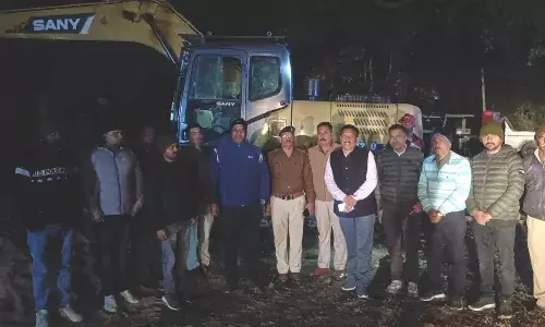 रेत के अवैध उत्खनन पर कार्यवाही, जप्त की गई पोकलेन मशीन रेत के अवैध उत्खनन पर कार्यवाही, जप्त की गई पोकलेन मशीन