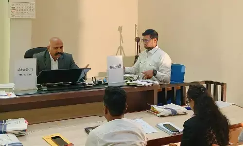 मकान तोड़ने की कार्यवाही की जानकारी नहीं देना तहसीलदार को पड़ा महंगा