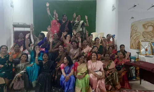 रैंप पर वाक कर महिलाओं ने जीते पुरस्कार, मिसेस मकर संक्रांति का खिताब शिल्पा चिंदमवार को रैंप पर वाक कर महिलाओं ने जीते पुरस्कार, मिसेस मकर संक्रांति का खिताब शिल्पा चिंदमवार को