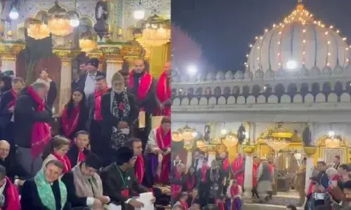 हजरत निजामुद्दीन दरगाह पर सूफी संगीत का आनंद लेते दिखे फ्रांसीसी राष्ट्रपति इमैनुएल मैक्रों, देखें वीडियो