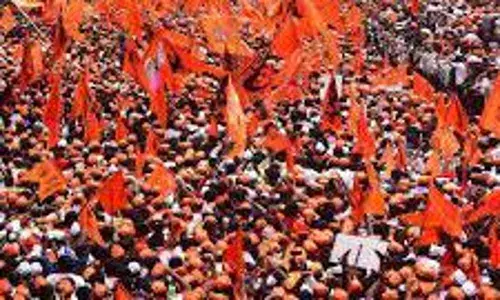 लोनावला में मनोज जरांगे पाटिल का जोरदार स्वागत, जीत के जश्न में मुंह मीठा कराया लोनावला में मनोज जरांगे पाटिल का जोरदार स्वागत, जीत के जश्न में मुंह मीठा कराया