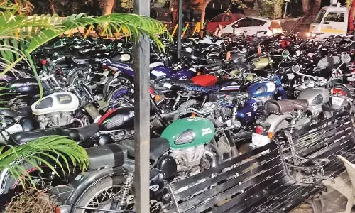 गणतंत्र दिवस के दिन पटाखे फोड़ने वाले 69 बुलेट सवारों पर यातायात पुलिस की कार्रवाई