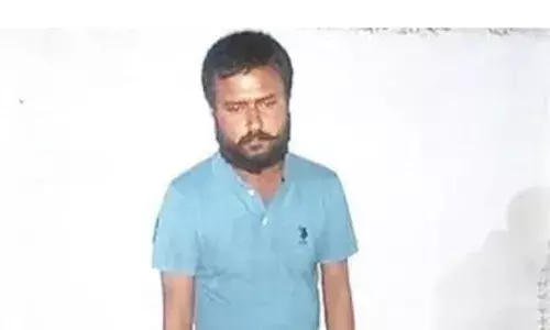 1.22 लाख के नशीले सिरप की तस्करी पर इनामी हिस्ट्रीशीटर समेत 2 गिरफ्तार 1.22 लाख के नशीले सिरप की तस्करी पर इनामी हिस्ट्रीशीटर समेत 2 गिरफ्तार