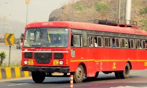 कमाई के लिए एसटी ने छीनीं 100 गांवों की बसें, निजी बसों की ओर रूख कर रहे यात्री