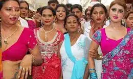 बधाई देने की आड़ में मनमानी वसूली, हाथापाई पर उतरे तृतीयपंथियों को लेकर तनाव बधाई देने की आड़ में मनमानी वसूली, हाथापाई पर उतरे तृतीयपंथियों को लेकर तनाव