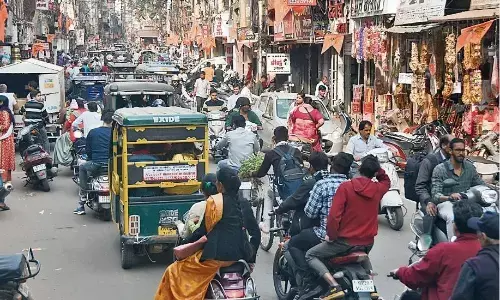 ई-रिक्शा और लोडिंग ऑटो बने सराफा मार्केट की मुसीबत