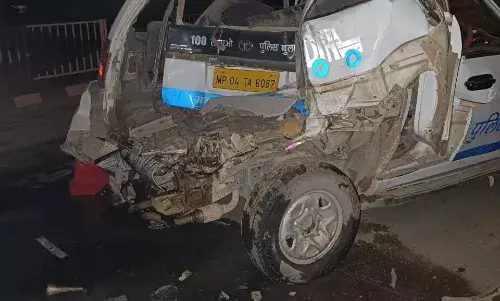 ट्रक ने 100 डॉयल में पीछे से मारी टक्कर, एएसआई घायल ट्रक ने 100 डॉयल में पीछे से मारी टक्कर, एएसआई घायल