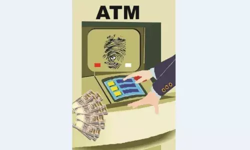 सेवानिवृत्त पुलिस अधिकारी के खाते से निकाले 7 लाख