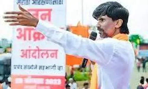 आरक्षण को लेकर मराठा और ओबीसी नेताओं के बीच तल्खी बढ़ी, फिर सियासत गरमाई आरक्षण को लेकर मराठा और ओबीसी नेताओं के बीच तल्खी बढ़ी, फिर सियासत गरमाई