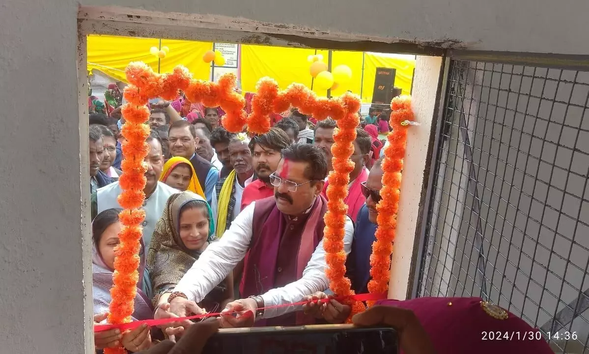 आदिवासी परिवार की महिलाएं मुर्गीपालन गतिविधि से बनेंगी आत्मनिर्भर आदिवासी परिवार की महिलाएं मुर्गीपालन गतिविधि से बनेंगी आत्मनिर्भर