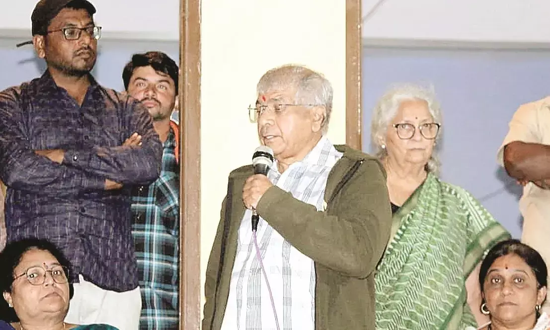 जरांगे के मराठा आरक्षण संग्राम में एक भी विधायक-सांसद शामिल नहीं - आंबेडकर