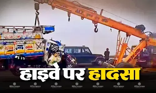 दिल्ली-लखनऊ हाईवे पर हुआ बड़ा हादसा, एक के बाद एक आपस में भिड़ी आधा दर्जन गाड़ियां दिल्ली-लखनऊ हाईवे पर हुआ बड़ा हादसा, एक के बाद एक आपस में भिड़ी आधा दर्जन गाड़ियां