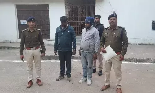 कार में 3.18 लाख का गांजा ला रहे 2 आरोपी गिरफ्तार कार में 3.18 लाख का गांजा ला रहे 2 आरोपी गिरफ्तार