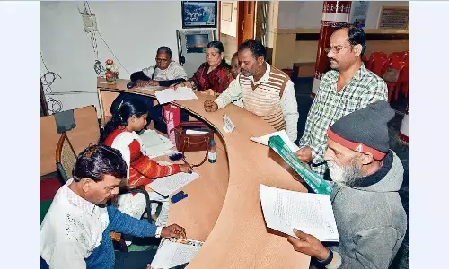 शिकायत लेकर भटकते रहे लोग, नहीं हुई जनसुनवाई