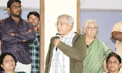 जरांगे के मराठा आरक्षण संग्राम में एक भी विधायक-सांसद शामिल नहीं - आंबेडकर