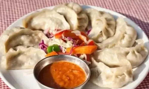 झटपट तैयार करें आटे के हेल्दी मोमोज, खाने में लगेगा स्वादिष्ट झटपट तैयार करें आटे के हेल्दी मोमोज, खाने में लगेगा स्वादिष्ट