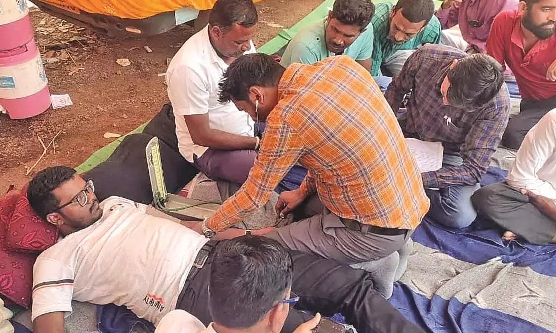दो अनशनकर्ताओं की बिगड़ी हालत, किसानों की मांगों के लिए चल रहा है अनशन