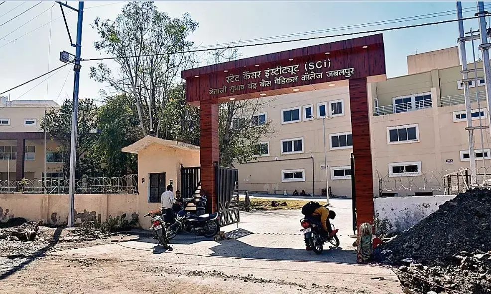 लैब के लिए खाली होगा वार्ड तो कहाँ जाएँगे कैंसर पीड़ित