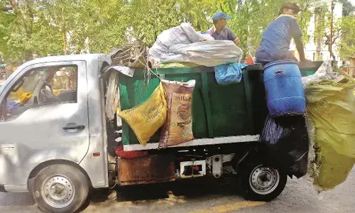 कचरा संकलन के वाहनों के बंद होने को लेकर मनपा ने मांगा स्पष्टीकरण, आनलाइन निगरानी की व्यवस्था कचरा संकलन के वाहनों के बंद होने को लेकर मनपा ने मांगा स्पष्टीकरण, आनलाइन निगरानी की व्यवस्था