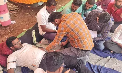 दो अनशनकर्ताओं की बिगड़ी हालत, किसानों की मांगों के लिए चल रहा है अनशन दो अनशनकर्ताओं की बिगड़ी हालत, किसानों की मांगों के लिए चल रहा है अनशन