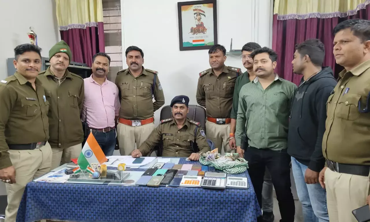 सट्टे के अड्डे पर रेड... 27 सटोरियों का निकाला जुलूस