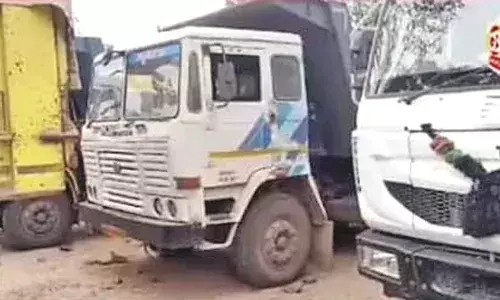 खनिज परिवहन करते जब्त हुए 7 वाहन, गोरेगांव के तहसीलदार ने की कार्रवाई