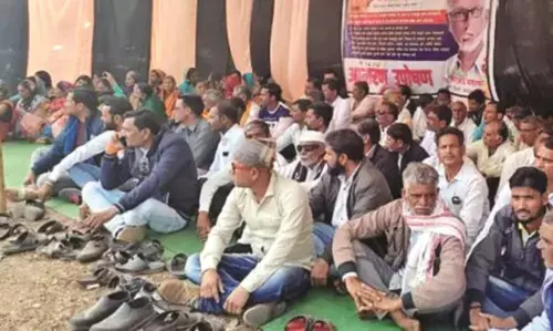 कोलतार प्लांट बंद करने की मांग को लेकर प्रहार का आंदोलन, खतरे में स्वास्थ्य