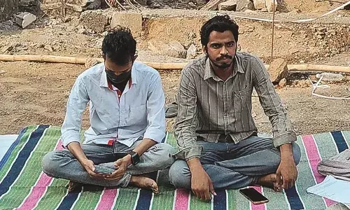 बेमियादी अनशन पर छात्र, हिंदी विश्वविद्यालय प्रशासन पर लगाए गंभीर आरोप