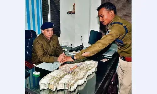 गलगला में पकड़ाए हवाला के 43 लाख गलगला में पकड़ाए हवाला के 43 लाख