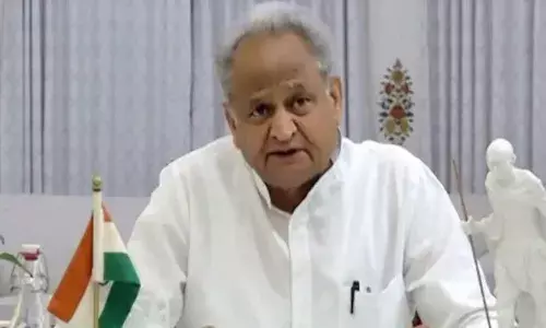 कोरोना और स्वाइन फ्लू की चपेट में आए अशोक गहलोत, पूर्व सीएम ने खुद दी जानकारी कोरोना और स्वाइन फ्लू की चपेट में आए अशोक गहलोत, पूर्व सीएम ने खुद दी जानकारी