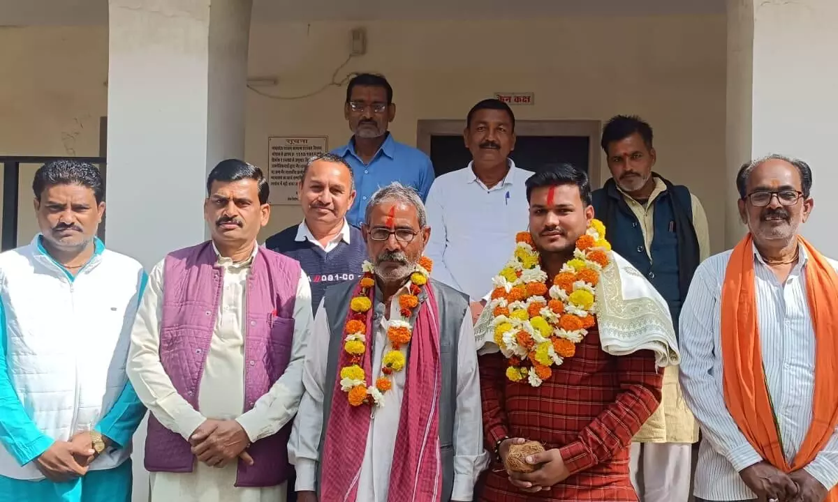 बीएचयू में गोल्ड मेडल प्राप्त करने वाले रामअवतार बडगैयां का हुआ सम्मान बीएचयू में गोल्ड मेडल प्राप्त करने वाले रामअवतार बडगैयां का हुआ सम्मान
