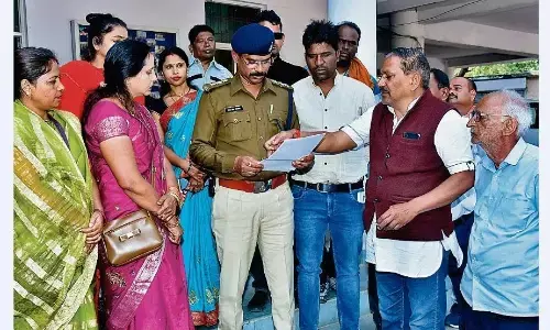 मंदिर में चोरी करने वालों पर हो कार्रवाई मंदिर में चोरी करने वालों पर हो कार्रवाई