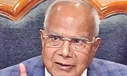 राज्यपाल पद से पुरोहित के इस्तीफे ने चौंकाया, कारण को लेकर लगाए जा रहे तर्क राज्यपाल पद से पुरोहित के इस्तीफे ने चौंकाया, कारण को लेकर लगाए जा रहे तर्क